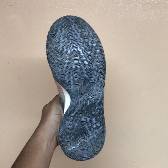 Nike Kyrie 4 Low “Pale Coral” - Picture 16 of 17